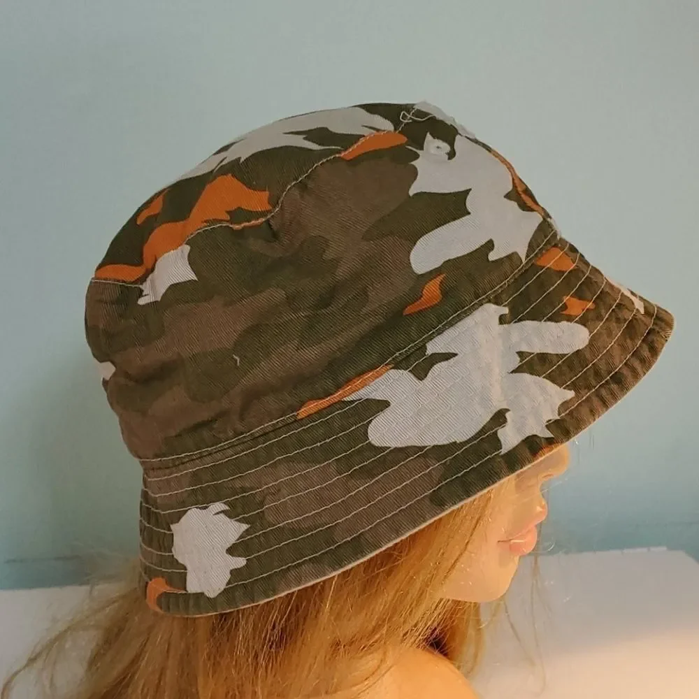 Cute little reversible hat,‎ by summer camp. Good used condition.